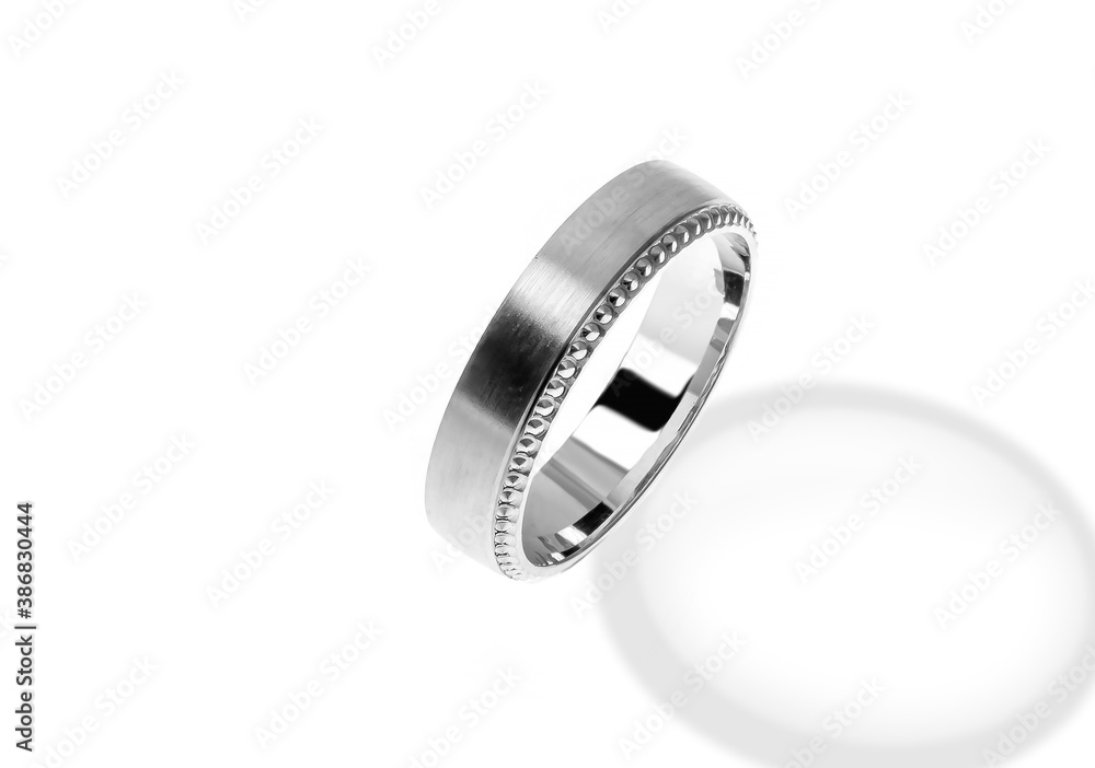 Naklejka premium Golden wedding ring on a white background.