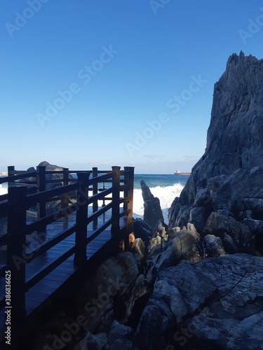 겨울 파도치는 추암해변