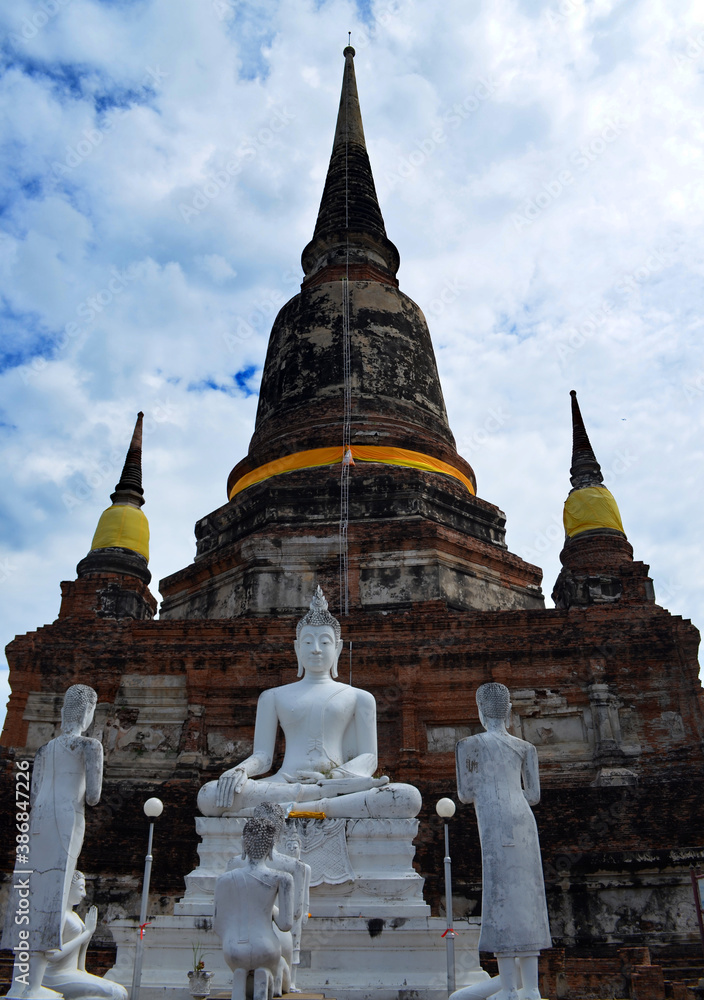 Fototapeta premium Ayutthaya, Thailand - Wat Yai Chaimongkhon Stupa & Statues