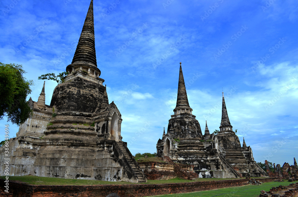 Fototapeta premium Ayutthaya, Thailand - Thanon Si Sanphet Stupa Row