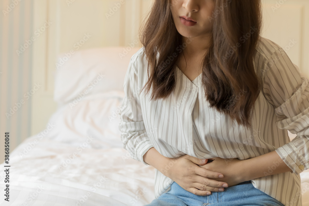 Young Asian women have severe stomachache Young Asian women have severe stomachache