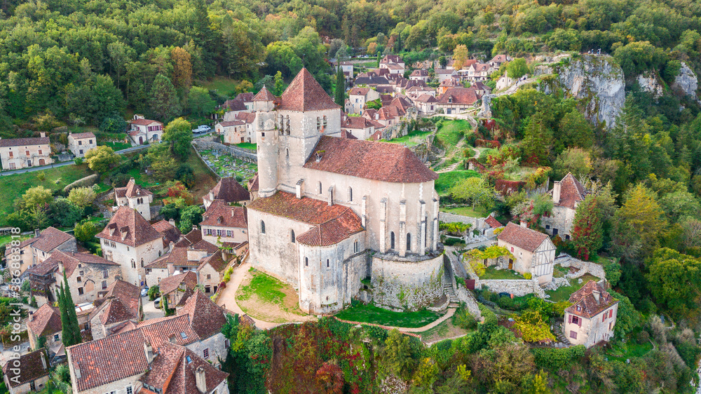 Obraz premium aerial view of saint cirq lapopie town, france
