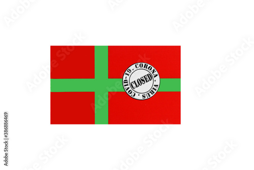 Obraz na płótnie flag with text closed by covid 19 and corona stamp w salonie