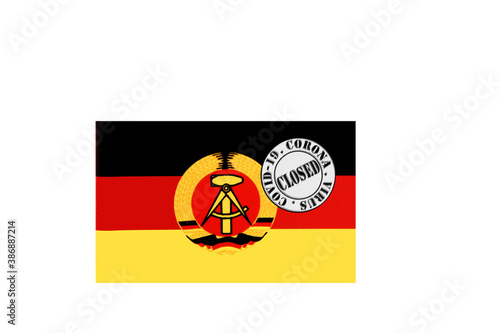 Obraz na płótnie flag with text closed by covid 19 and corona stamp w salonie