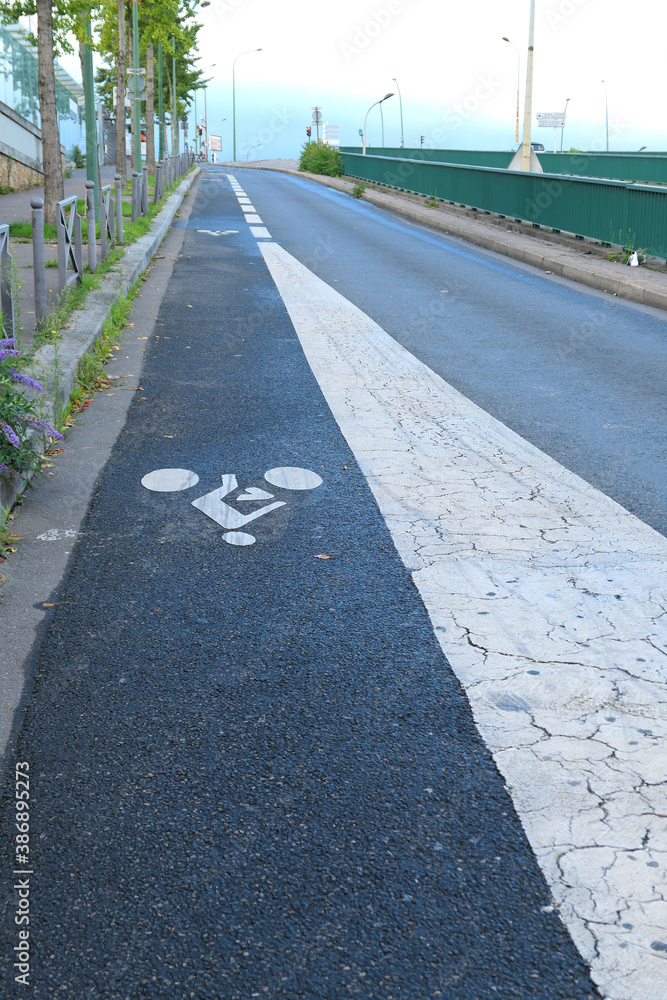 Obraz premium Cycle path dedicated to cycling, lane reserved for users of non-motorized means of transport. Road marking. 