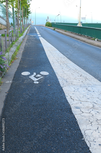 Cycle path dedicated to cycling, lane reserved for users of non-motorized means of transport. Road marking. 