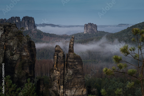 An der nördlichen Spitze der Affensteine im Nationalpark Sächsische Schweiz befindet sich die Brosinnadel, ein sehr schlanker markanter Kletterfelsen und ein beliebtes Ausflugziel. photo