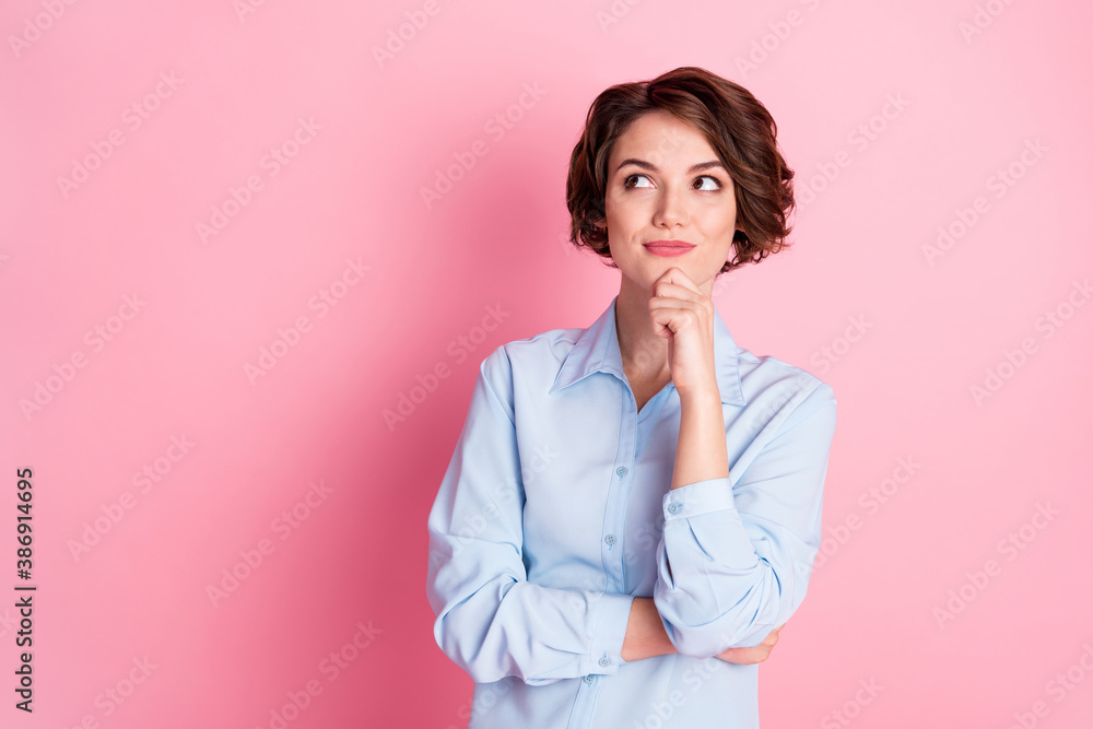 Portrait of her she nice attractive lovely creative brainy focused brown-haired girl creating solution overthinking copy space isolated over pink pastel color background Portrait of her she nice attractive lovely creative brainy focused brown-haired girl creating solution overthinking copy space isolated over pink pastel color background