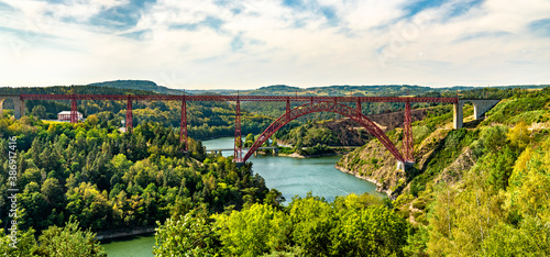 Foto Garabit Viaduct, a railway arch bridge constructed by Gustave Eiffel