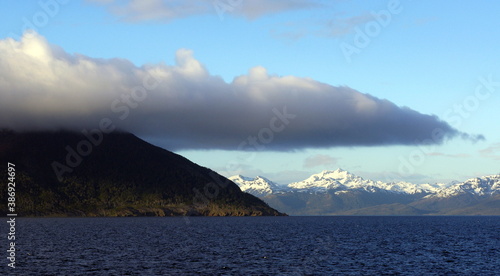Wallpaper Mural La cordillère des Andes depuis le détroit de Magellan Torontodigital.ca