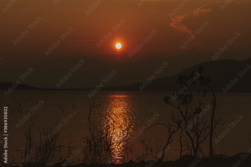 Obraz premium sunset over the river