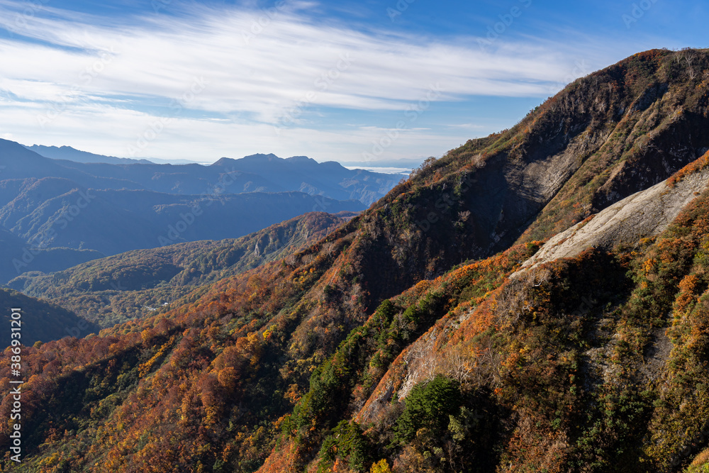 百名山に挑戦‼
秋の紅葉登山 (日本 - 新潟 - 雨飾山)