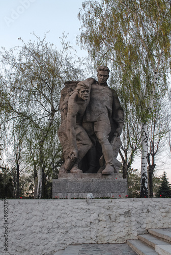 monument to the soldiers