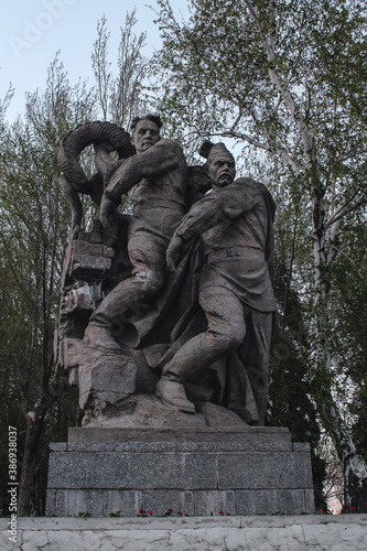 monument to the soldiers