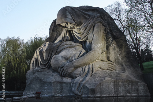 monument to the soldiers