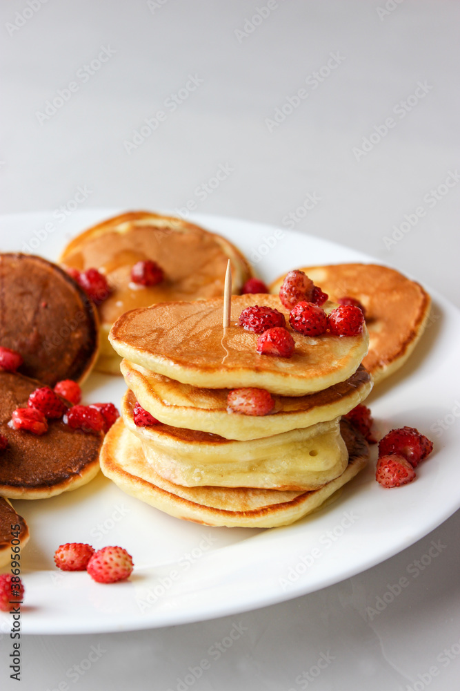 Mini pancakes with fruit drizzled with chocolate and honey Mini pancakes with fruit drizzled with chocolate and honey