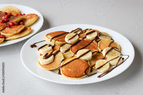 Mini pancakes with fruit drizzled with chocolate and honey