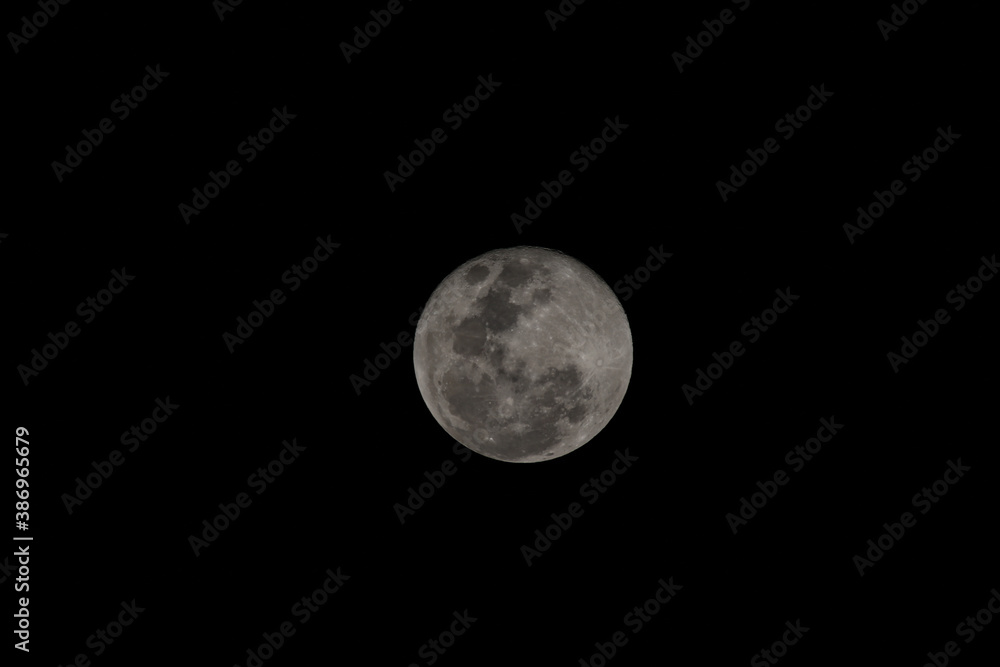 Full moon, Honolulu, Oahu, Hawaii Full moon, Honolulu, Oahu, Hawaii