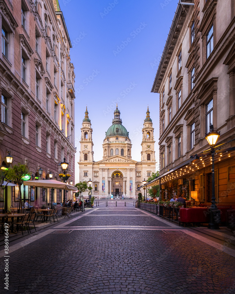 Droga do Bazyliki św. Stefana w Budapeszcie