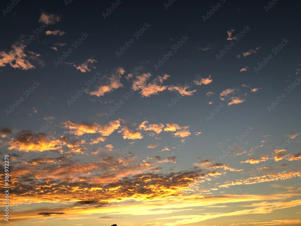 Naklejka premium Wolken am Abendhimmel