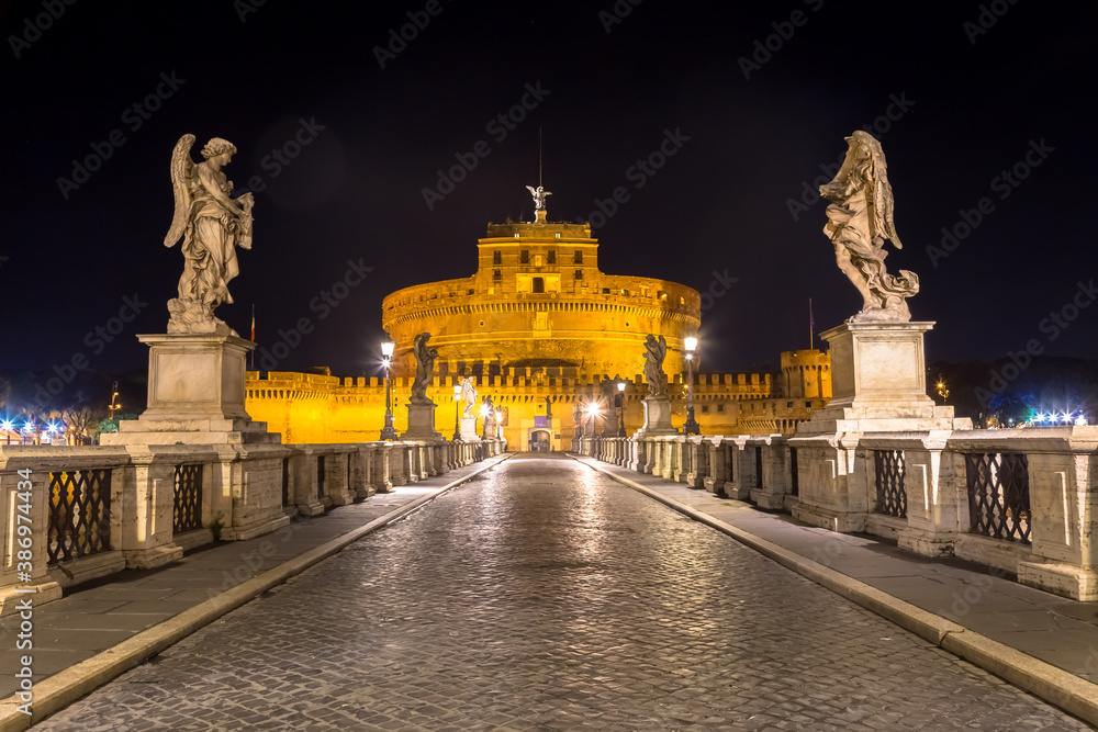 Obraz premium Rome by night - Sant'angelo Castle bridge