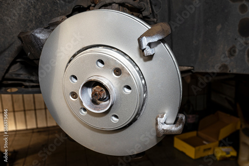 New brake disc with an anti-corrosion layer, mounted on the front hub.