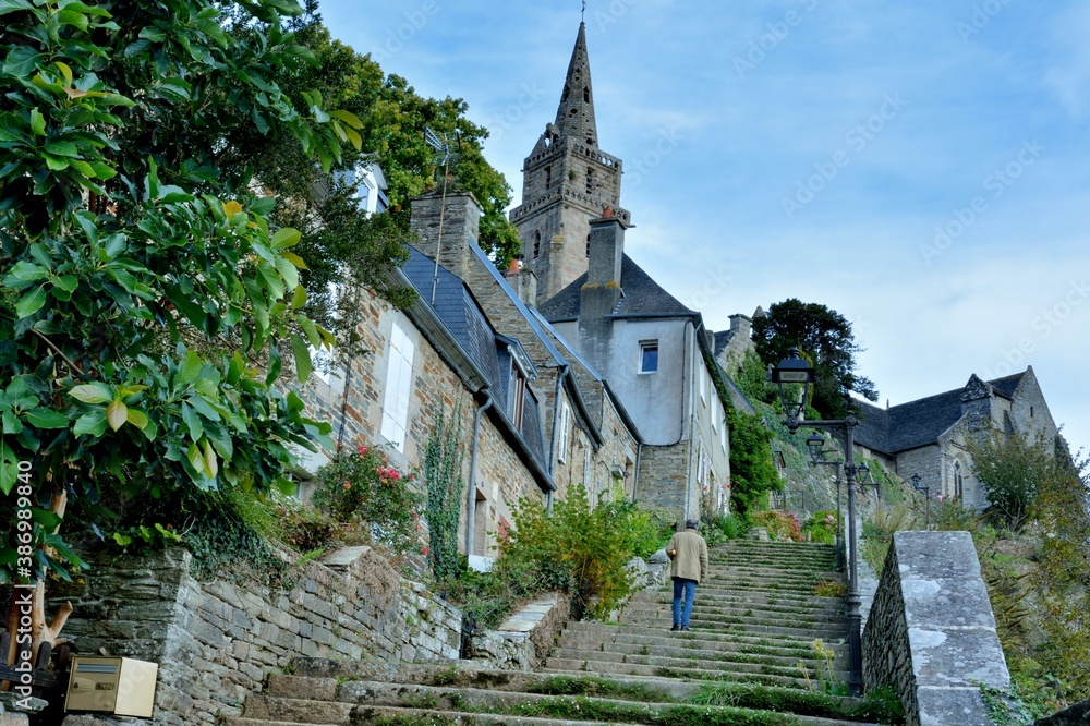 Φωτογραφία The beautiful street of the Brelevenez stairs in Lannion