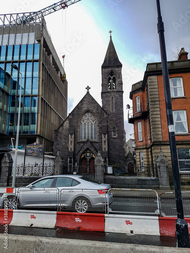Canvas Print Church clock in the middle of dublin
