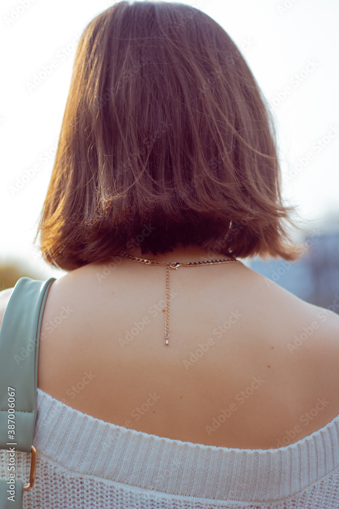 Naklejka premium back of the woman