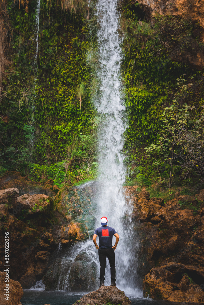 Obraz premium Explorando nuevos lugares, nuevas metas. Exploring new places, new goals. 