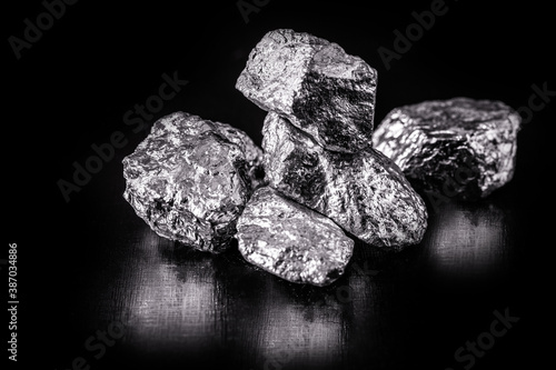 Canvastavla tantalum or tantalum is a chemical element, ore for industrial use, resistant to