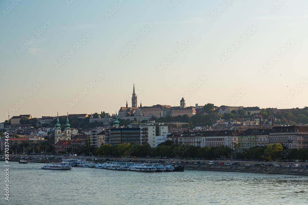 ハンガリー　ブダペストのブダ地区とドナウ川