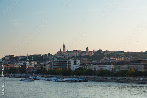 ハンガリー ブダペストのブダ地区とドナウ川