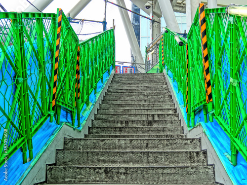 歩道橋の階段工事 © Paylessimages