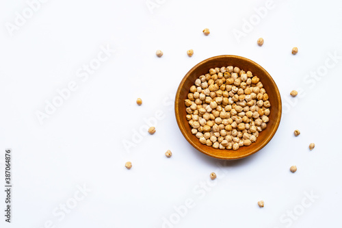 Obraz na plátne Chickpeas on a white background.