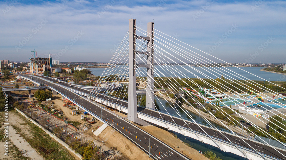 Obraz premium Aerial view of the Ciurel Passage Suspended Bridge on a sunny day.