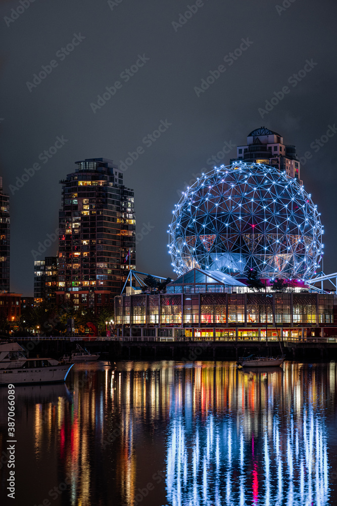 Fototapeta premium Vancouver City Skyline At Night