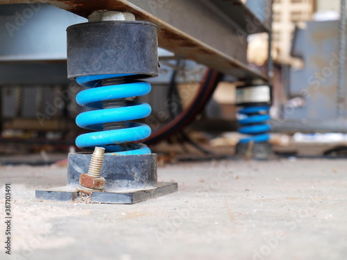 Billede på lærred Floor-standing suspension springs