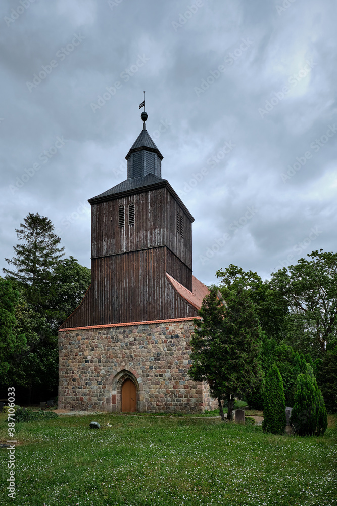 Holzverschalter Westturm der denkmalgeschützten Dorfkirche Kleptow