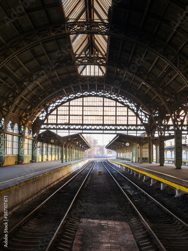 Fototapeta Naklejka Na Ścianę i Meble -  St. Petersburg, Vitebsk railway station in an early sunny morning, platform with a clock