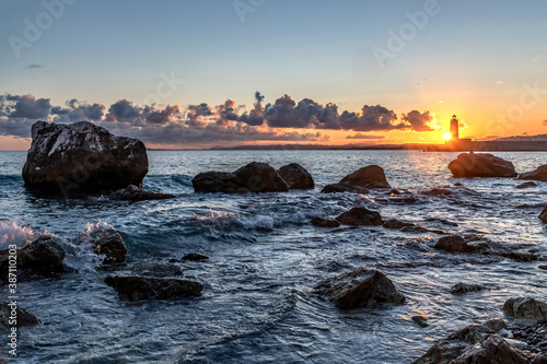 coucher de soleil à Nice sur la baie des anges près du Plongeoir et du port Lympia