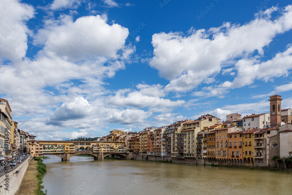 Fototapeta premium イタリア、フィレンツェ、ヴェッキオ橋