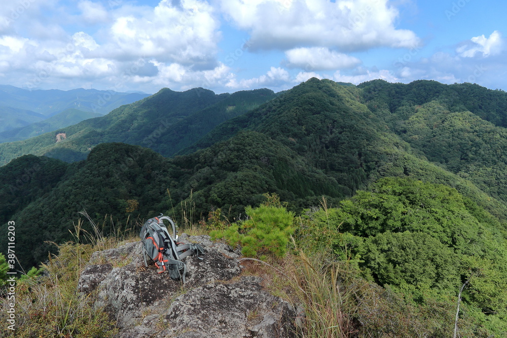 Backpack, great outdoors and the mountains / 肩が痛いのでザックを降ろす。(群馬県・笠丸山の山頂にて)