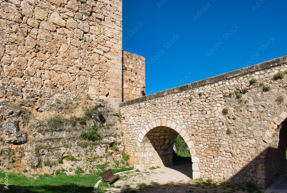 Puente de piedra de acceso al castillo de Cuenca, Castilla la Mancha