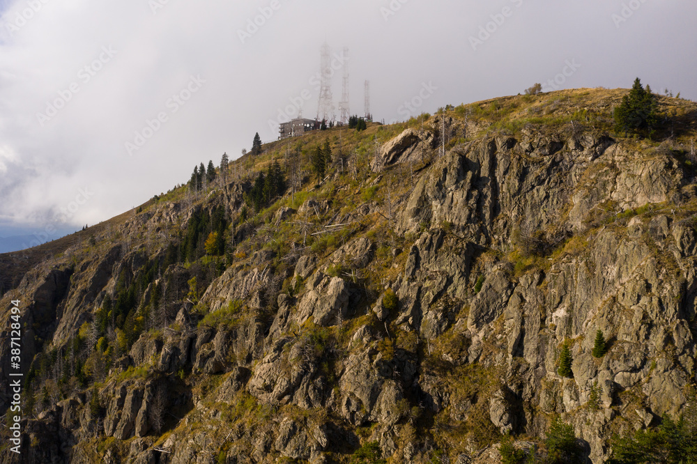 Fototapeta premium Aerial drone photograph of Cozia Mountains on a beautiful autumn day