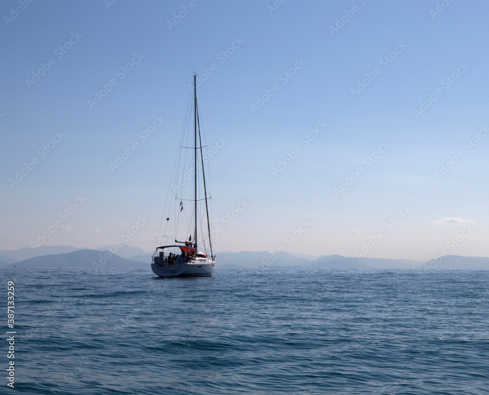 Fototapeta premium sailboat in the sea
