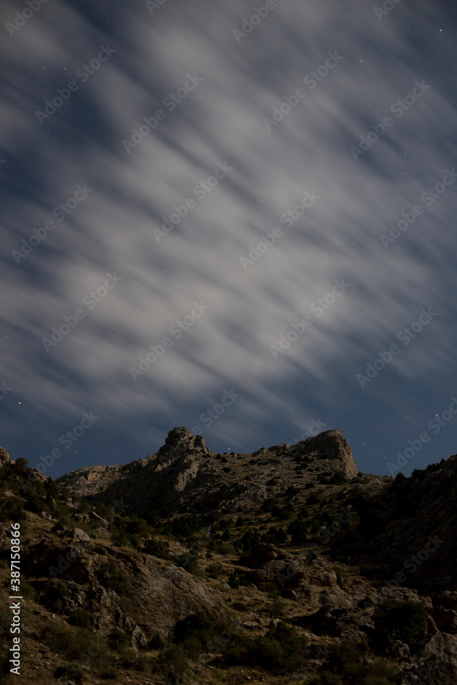 Cloud motion and visible stars