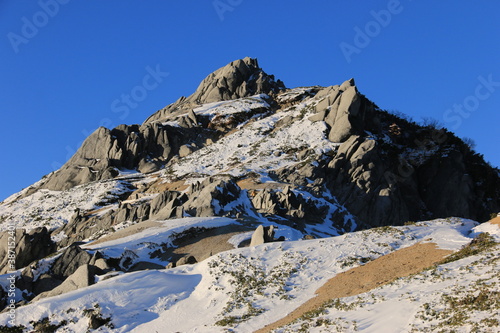 北アルプス表銀座 初冠雪 凍る燕岳山頂