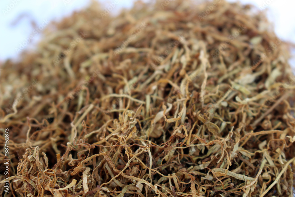 The brown tobacco flakes that grow in Indonesia. The brown tobacco flakes that grow in Indonesia.