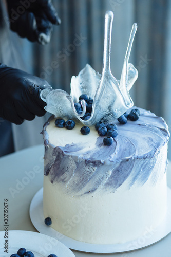 Step by step instructions - cake decorating. Step 9.